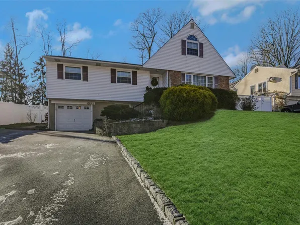 37 Carriage Drive, Kings Park, NY 11754