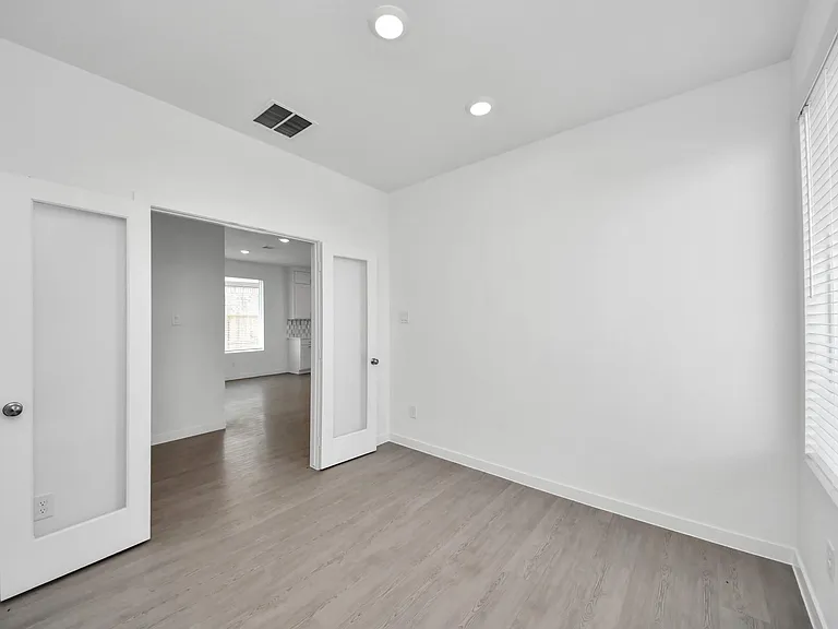 29515 Pondview Dr — Photo 23