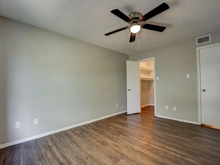 Ramsey Square Apartments — Photo 19