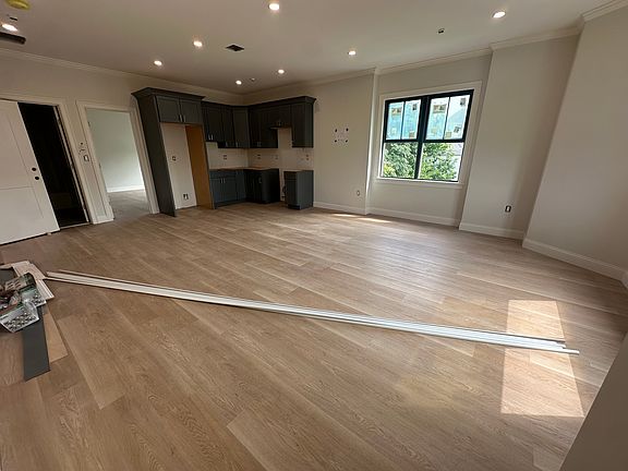 3rd image of 11 Pearl St