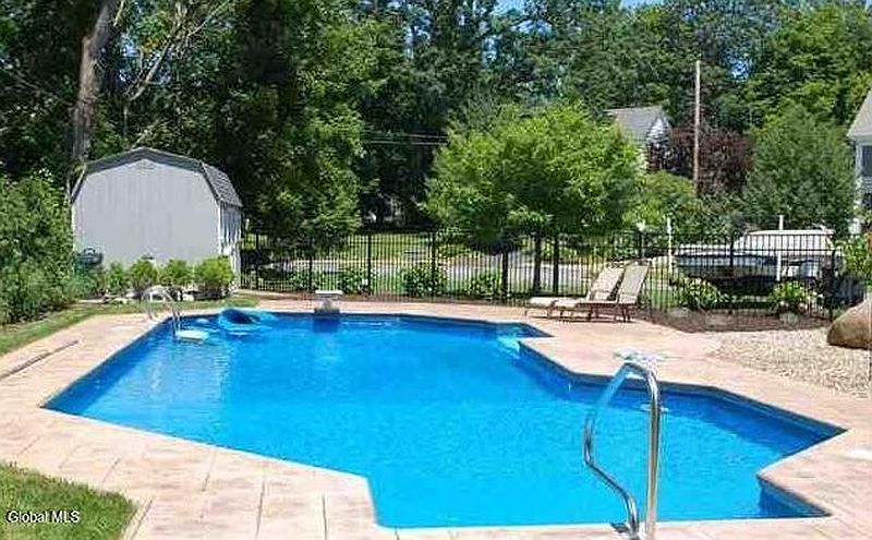 3rd image of 1138 Oxford Place