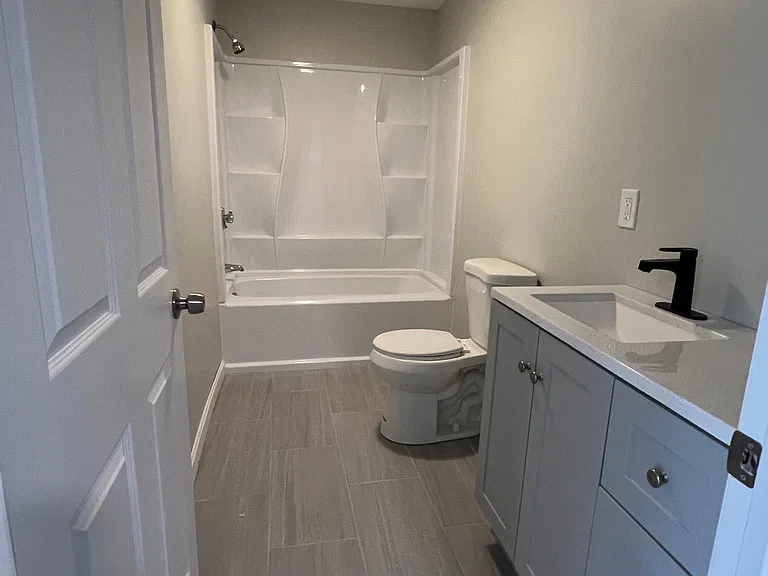 837 Broad St #2D — Photo 8