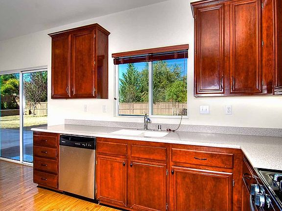4th image of 29242 Derby Dr