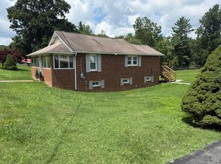 241 4th St, Mount Hope, WV 25880