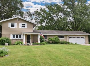 16615 W Crescent Dr, New Berlin, WI 53151