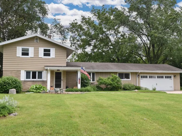 16615 West Crescent DRIVE, New Berlin, WI 53151