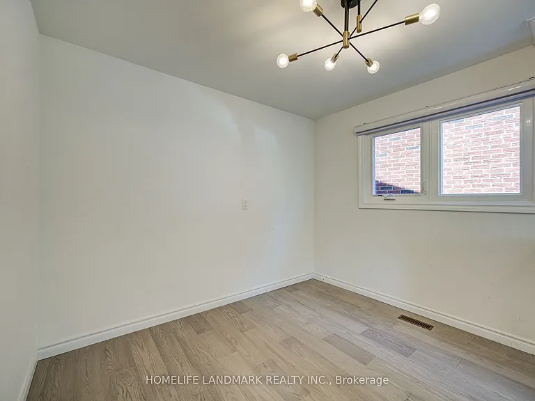 25 Lansbury Dr — Photo 9