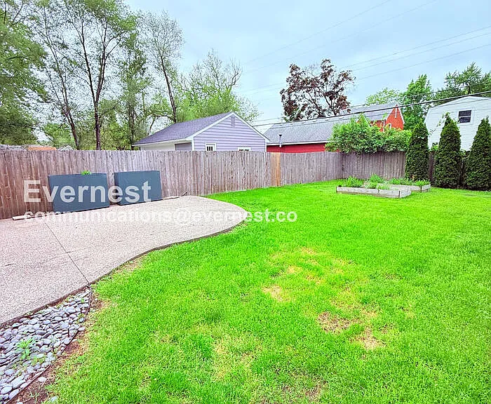 1557 Leroy St — Photo 34