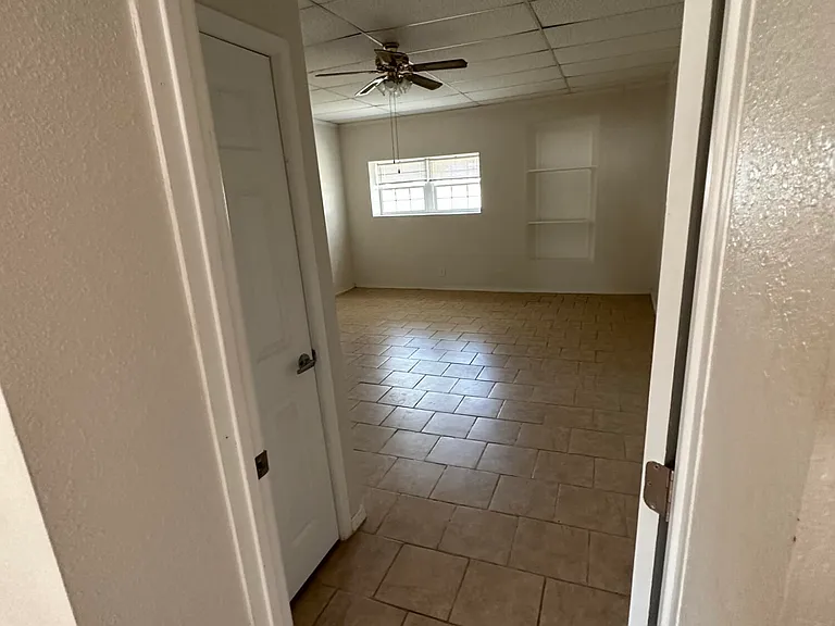 902 Orange St — Photo 4