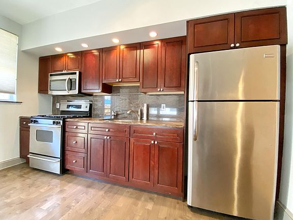 5th image of 2653 S Camac St