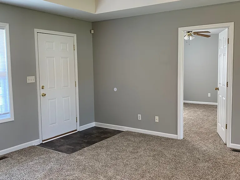102 Eaglewood Ct — Photo 2
