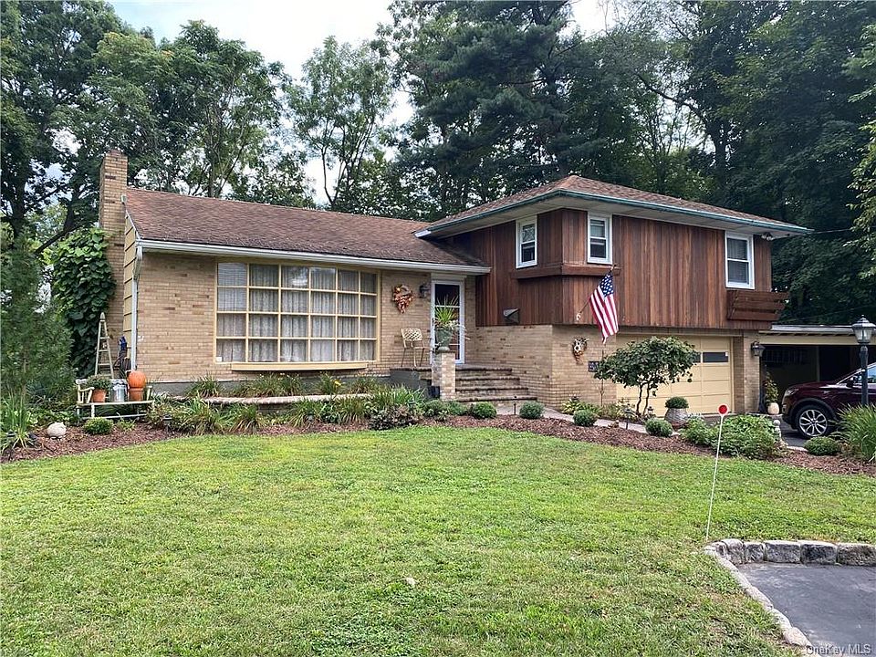 1st image of 6 Columbus Ln