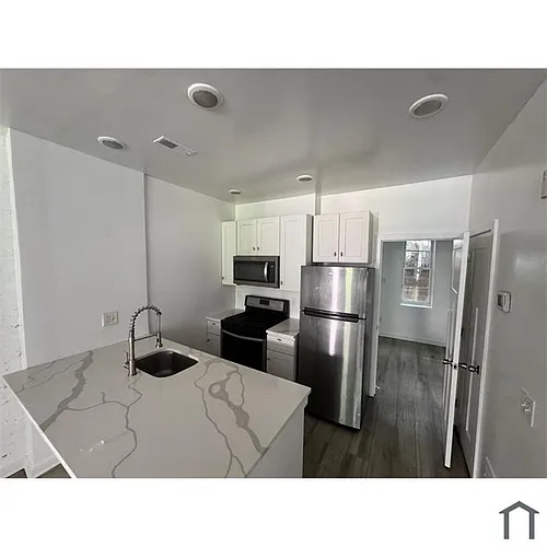 2531 N Dover St Photo 1