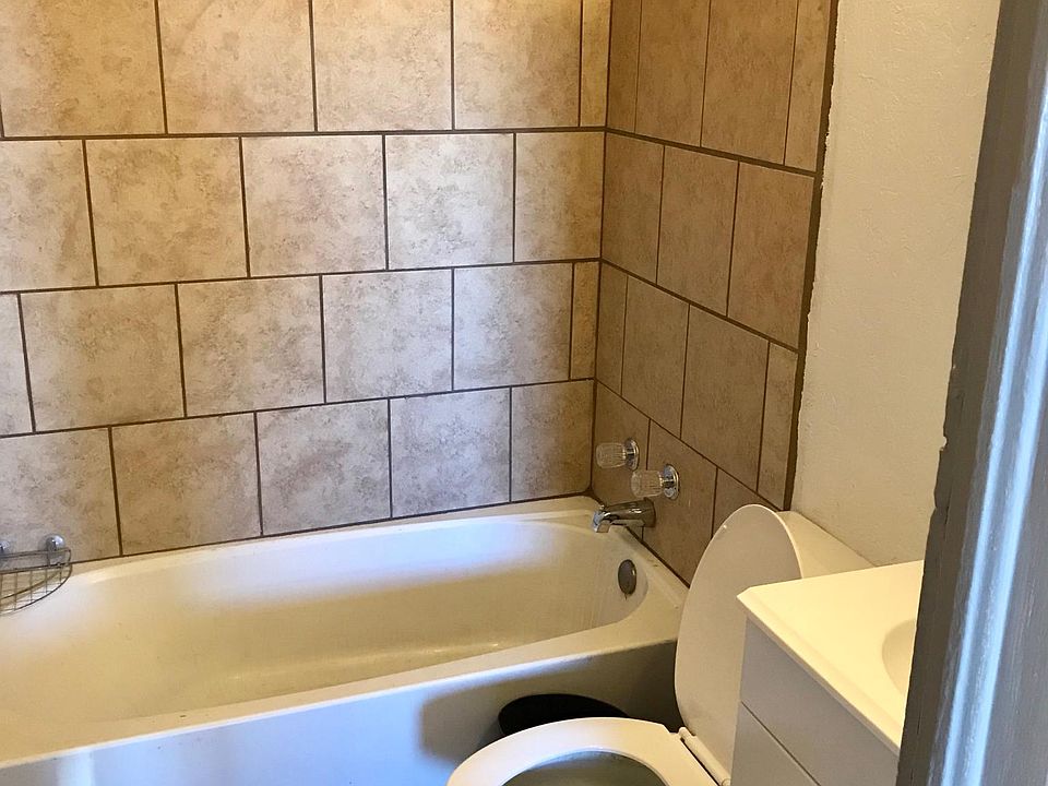 2nd image of 2107 N Spring St