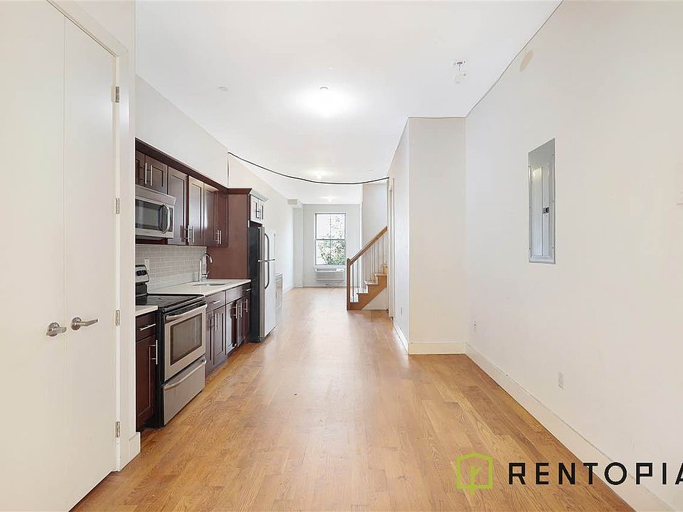 1st image of 28 Meserole St #3