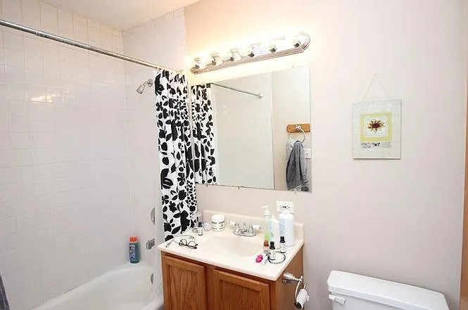 3729 S Parnell Ave #2F — Photo 11