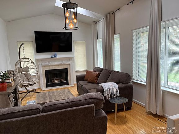 2nd image of 7100 Saint Andrews Dr