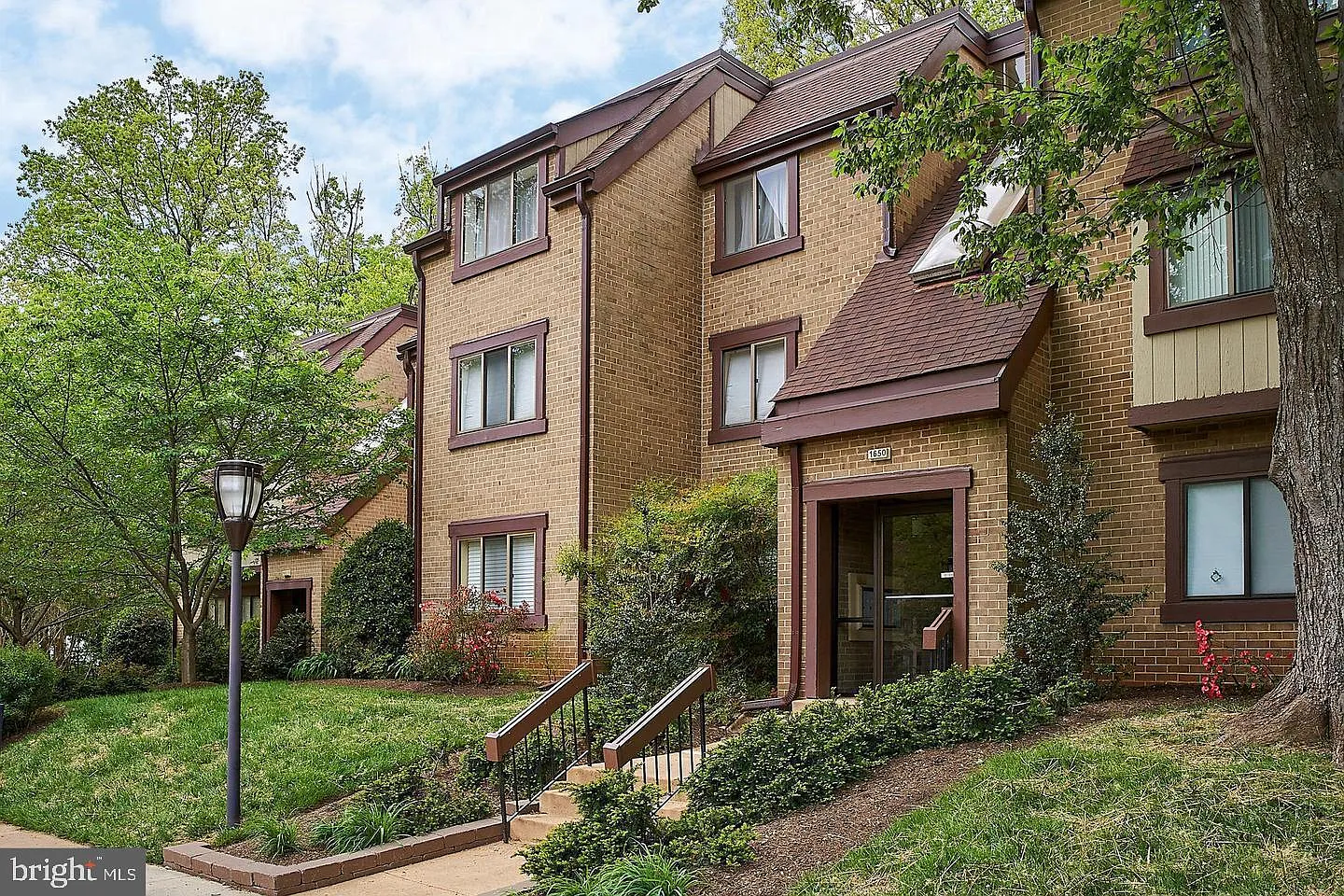 2 bed, 1.0 bath, 1112 sqft, $2,350 — Photo 1