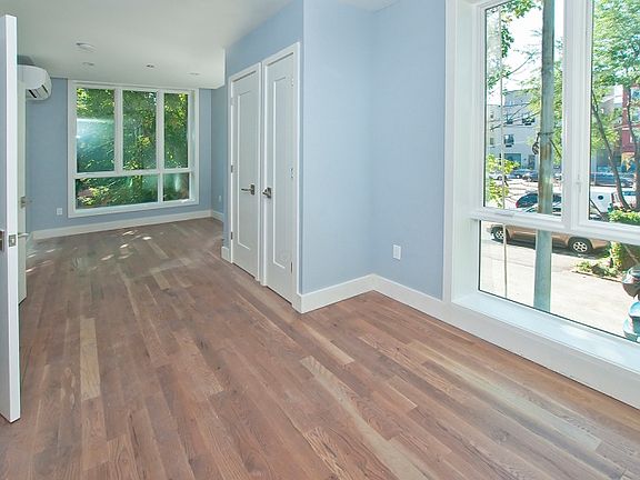 5th image of 221 Spencer St APT 2R