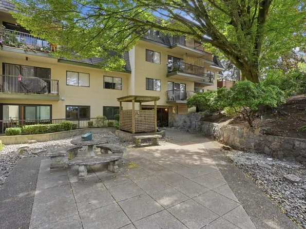 466 E 8th Ave #210, New Westminster, BC V3L 4L2
