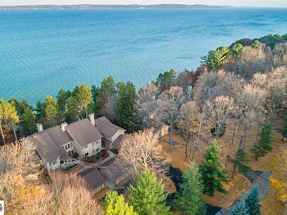2nd image of 7769 Clearwater Dr