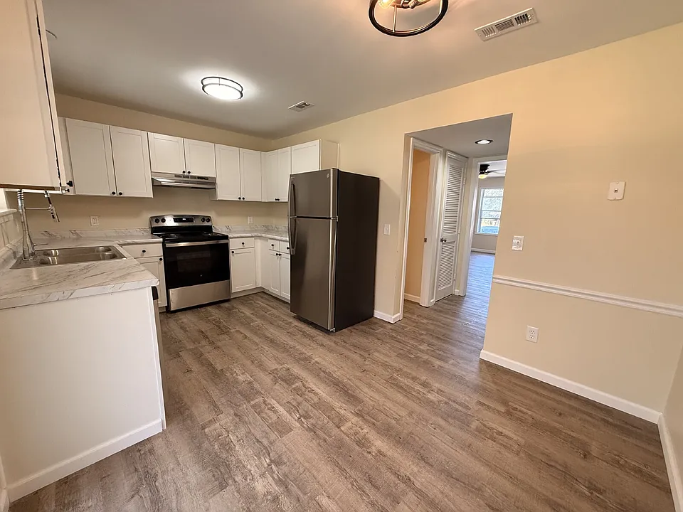 1100 Pineland Ave #9C