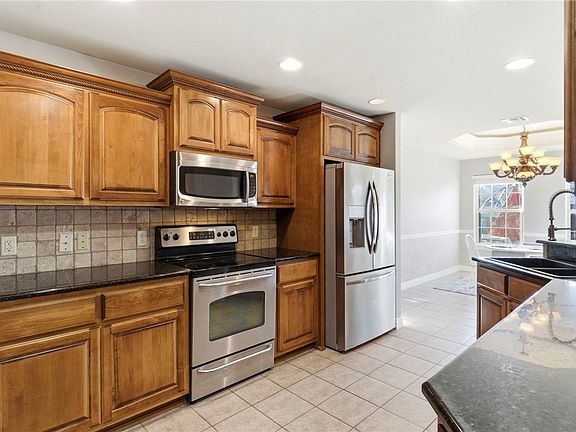 4th image of 961 Harvest St
