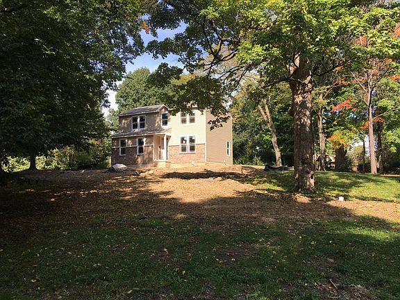 Front of House- Large Yard