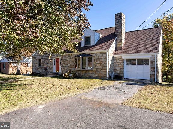 3rd image of 3425 Washington Dr
