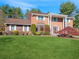 3 Horsemans Ln, Syosset, NY 11791