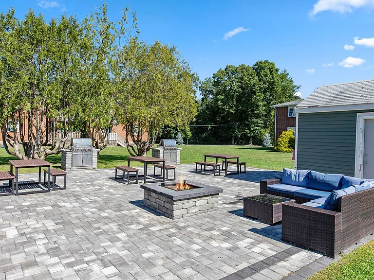 1 Manor Dr — Photo 11