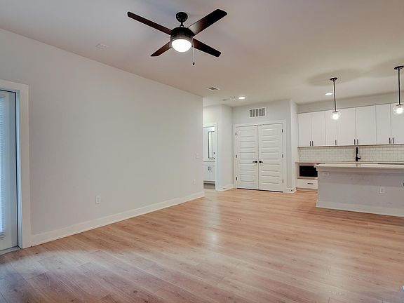 2nd image of 3101 Govalle Ave #113