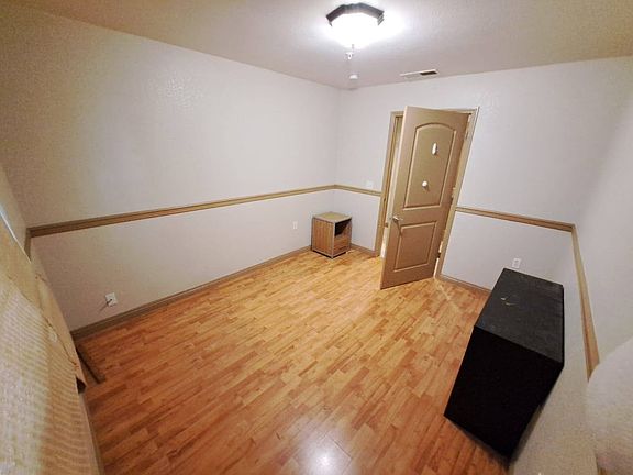 4th image of 819 H St APT 14