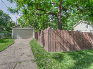 6042 Locust St, Kansas City, MO 64110