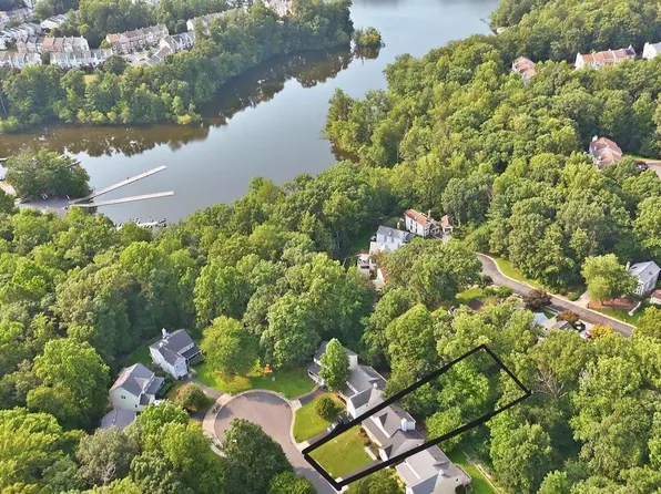 11969 Home Guard Dr, Woodbridge, VA 22192