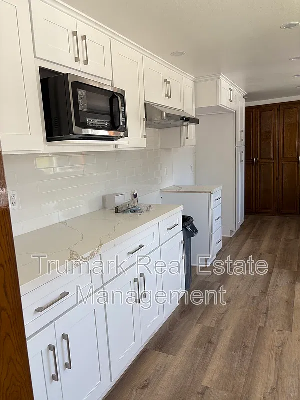 3 bed, 3.0 bath, $4,500 — Photo 2