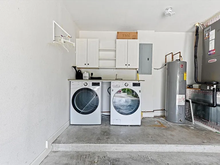 530 NE 3rd Ave — Photo 31