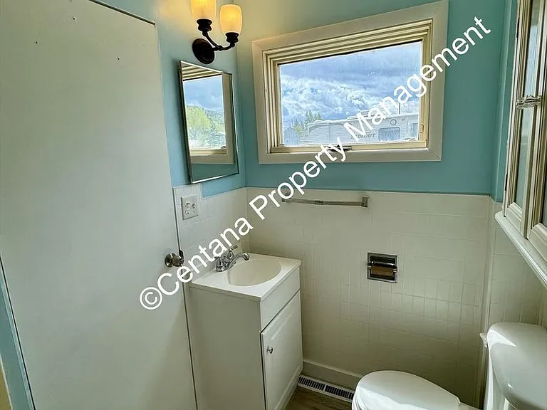 1640 Sampson St — Photo 17
