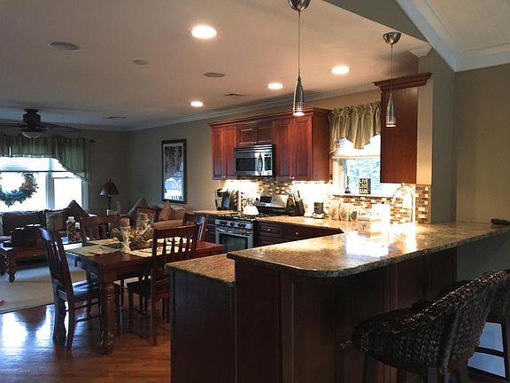 4th image of 504 Driscol Dr