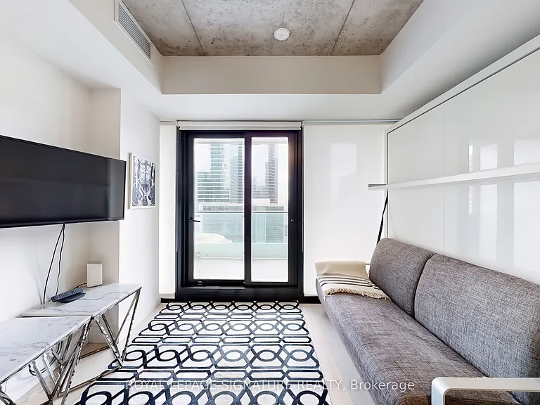 224 King St W #1406 — Photo 3