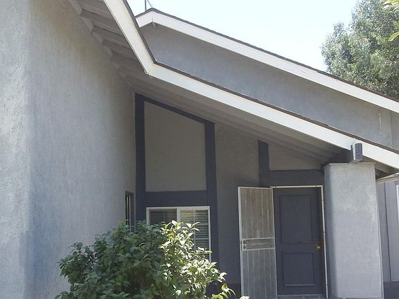 4th image of 1627 N Barranca Ave