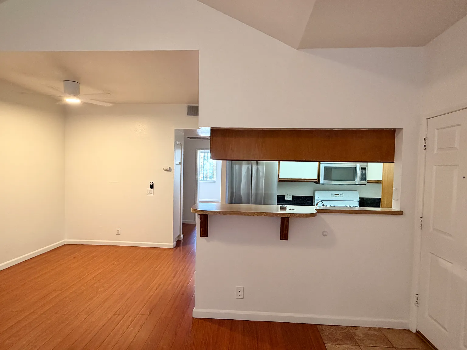 2 bed, 850 sqft, $3,200 — Photo 4