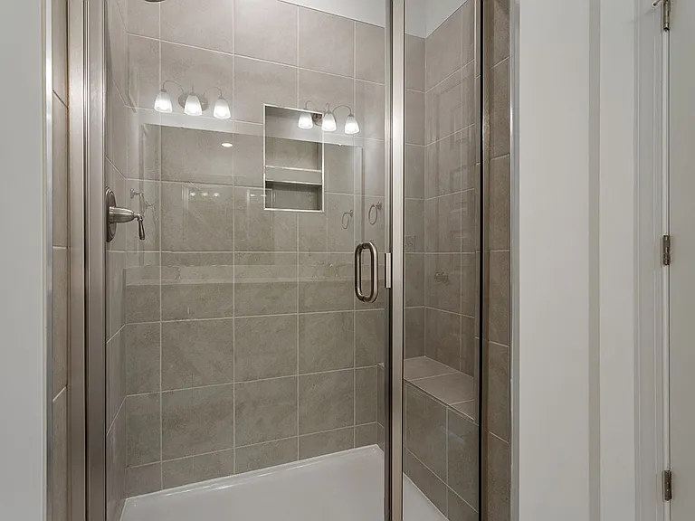 1221 S Blount St #101 — Photo 25