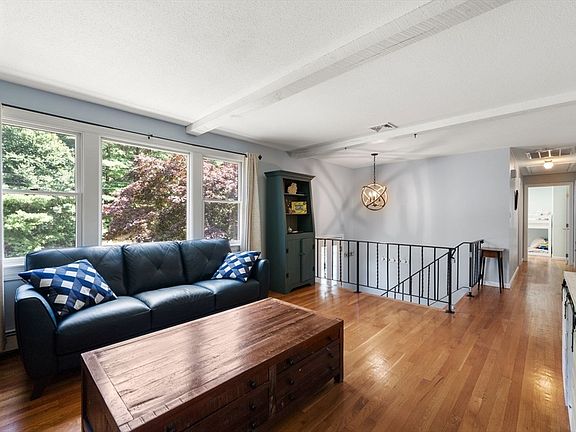 3rd image of 86 Maplewood Dr