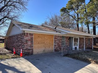 802 E Clay St, Bowie, TX 76230