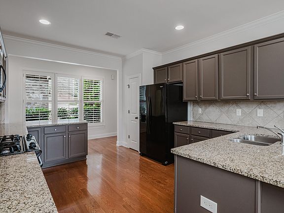 4th image of 5201 Creekside Loop