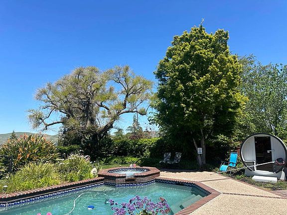 Jet tub, swimming pool and sauna
