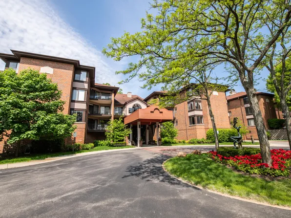 1600 W Green Tree Rd APT 101, Glendale, WI 53209