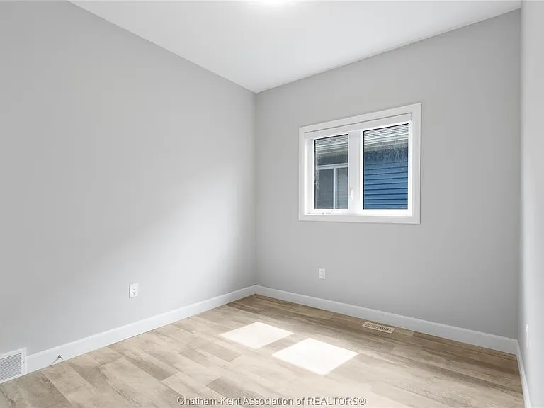 131 Grassland Grv — Photo 14