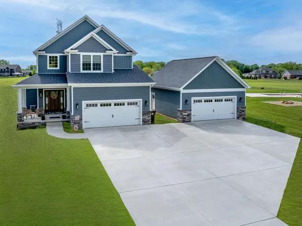 874 Farmview Dr, Valparaiso, IN 46383
